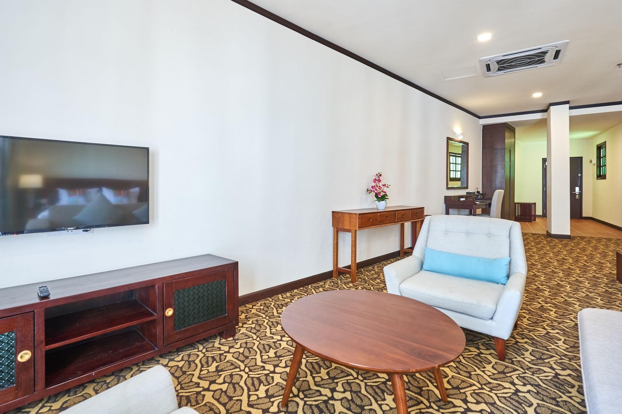 Oyo Home 44077 The Platinum Hotel & Suites- King Malacca Exterior photo