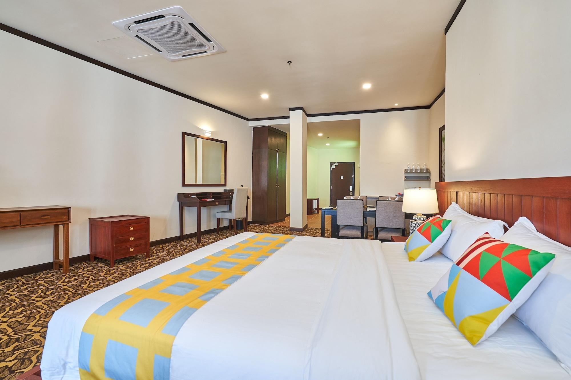 Oyo Home 44077 The Platinum Hotel & Suites- King Malacca Exterior photo