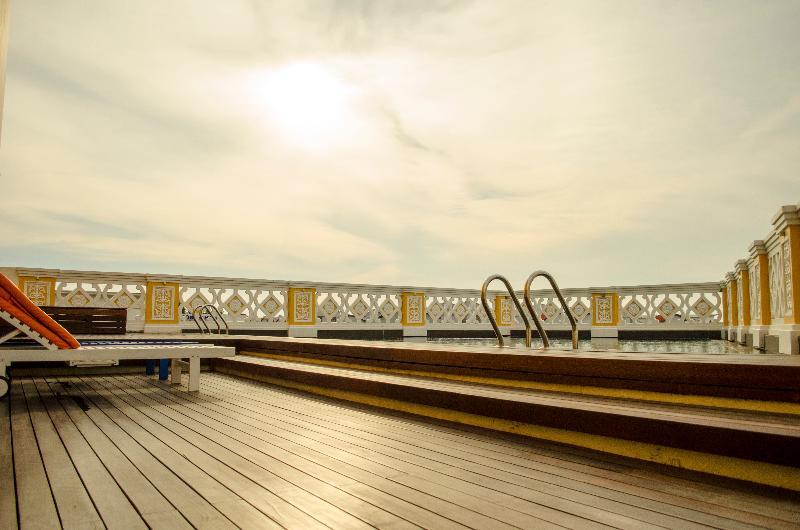 Oyo Home 44077 The Platinum Hotel & Suites- King Malacca Exterior photo